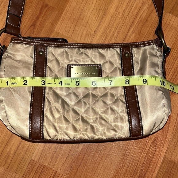 Harve Benard women’s gold quilted mini shoulder bag - Picture 4 of 8